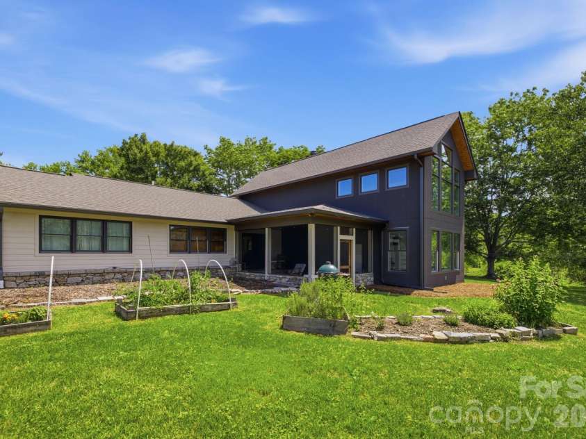 114 Cane Creek Ranch Drive, Fletcher, NC 28732.  MLS# CAR4395203, YatesRealty ID 35841. Garden beds