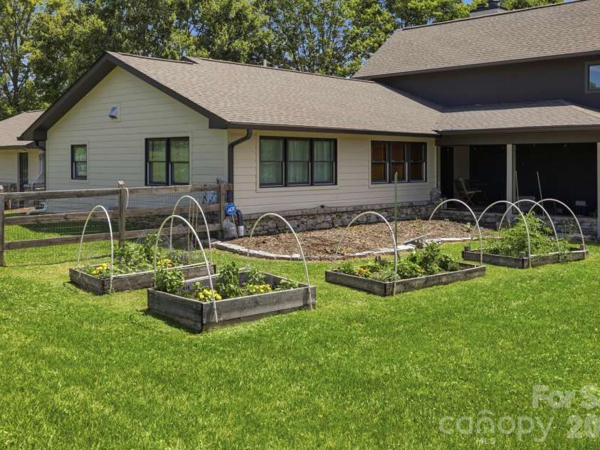 114 Cane Creek Ranch Drive, Fletcher, NC 28732.  MLS# CAR4395203, YatesRealty ID 35841. Garden beds