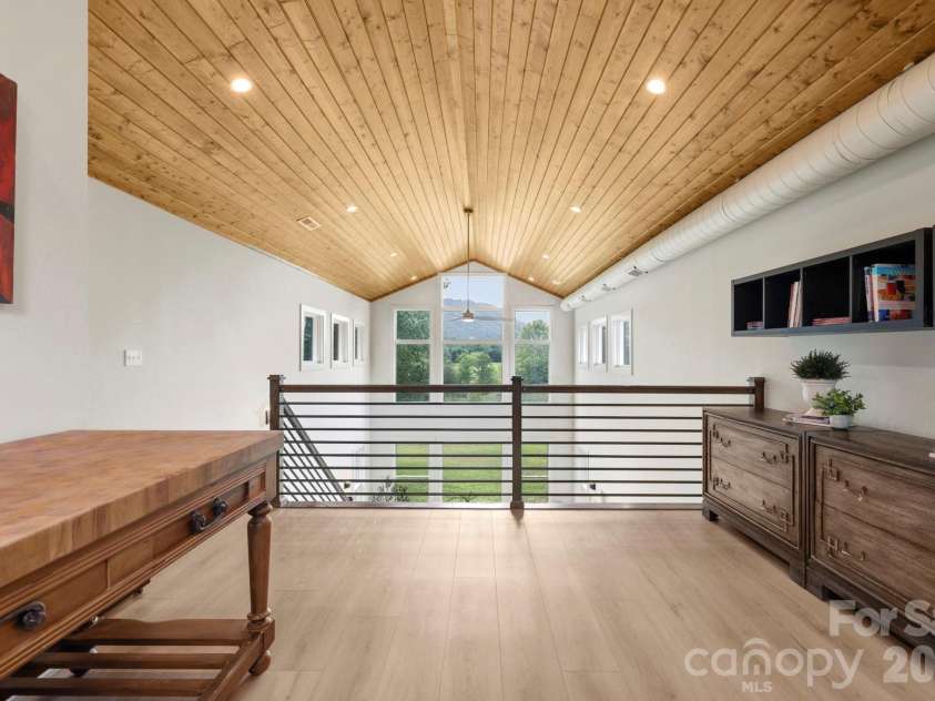 114 Cane Creek Ranch Drive, Fletcher, NC 28732.  MLS# CAR4395203, YatesRealty ID 35841. Large loft
