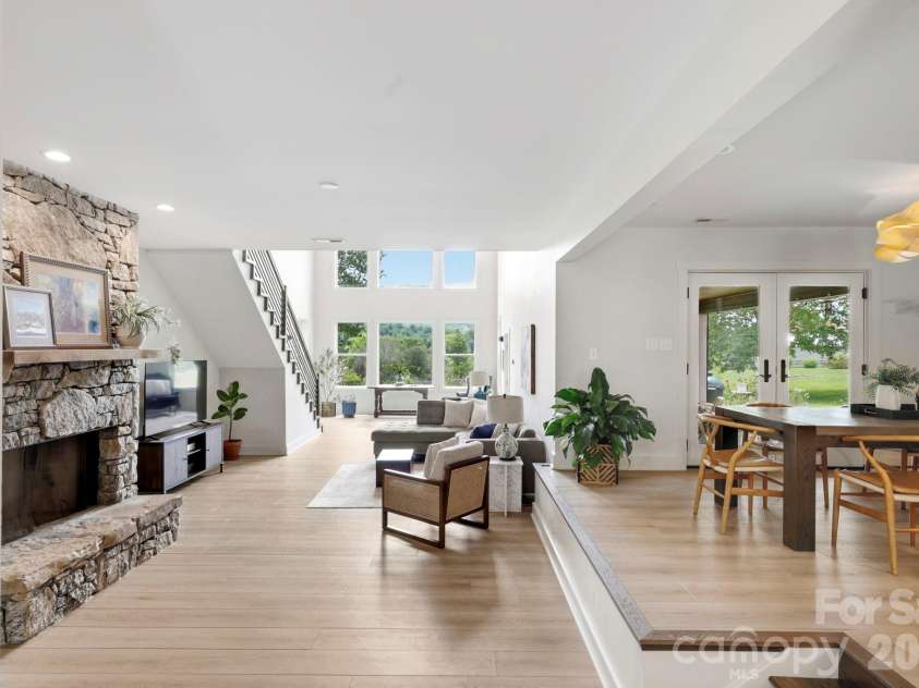 114 Cane Creek Ranch Drive, Fletcher, NC 28732.  MLS# CAR4395203, YatesRealty ID 35841. Split level living and dining room