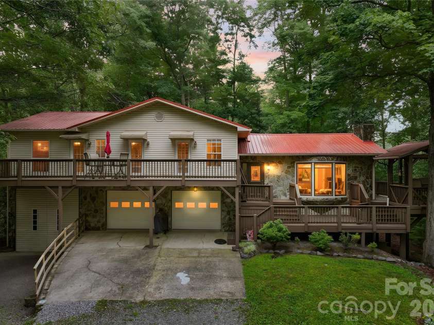 154 Hondah Boulevard, Brevard, NC 28712.  MLS# CAR4401887, YatesRealty ID 35842. 