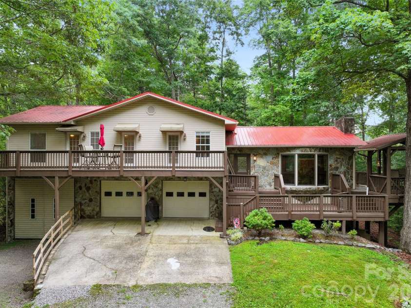154 Hondah Boulevard, Brevard, NC 28712.  MLS# CAR4401887, YatesRealty ID 35842. 