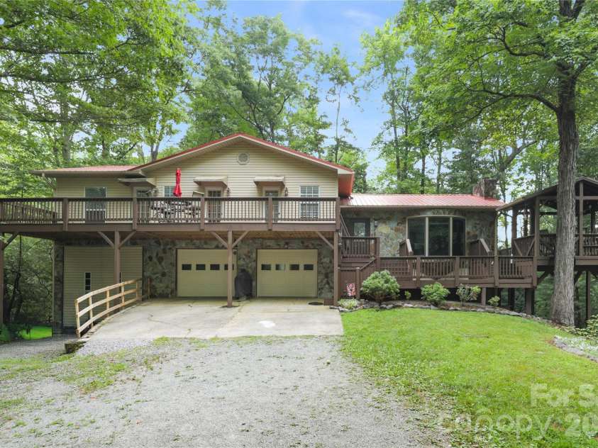 154 Hondah Boulevard, Brevard, NC 28712.  MLS# CAR4401887, YatesRealty ID 35842. 