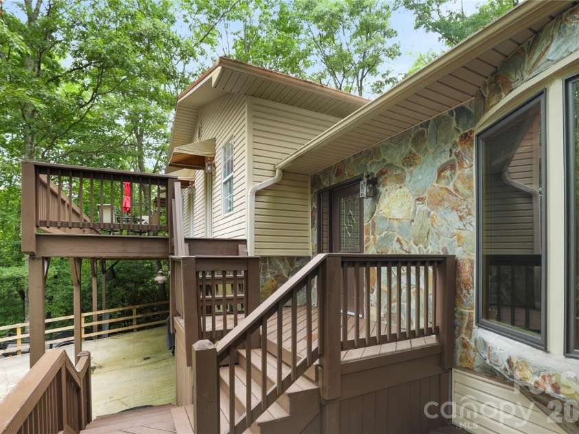 154 Hondah Boulevard, Brevard, NC 28712.  MLS# CAR4401887, YatesRealty ID 35842. 