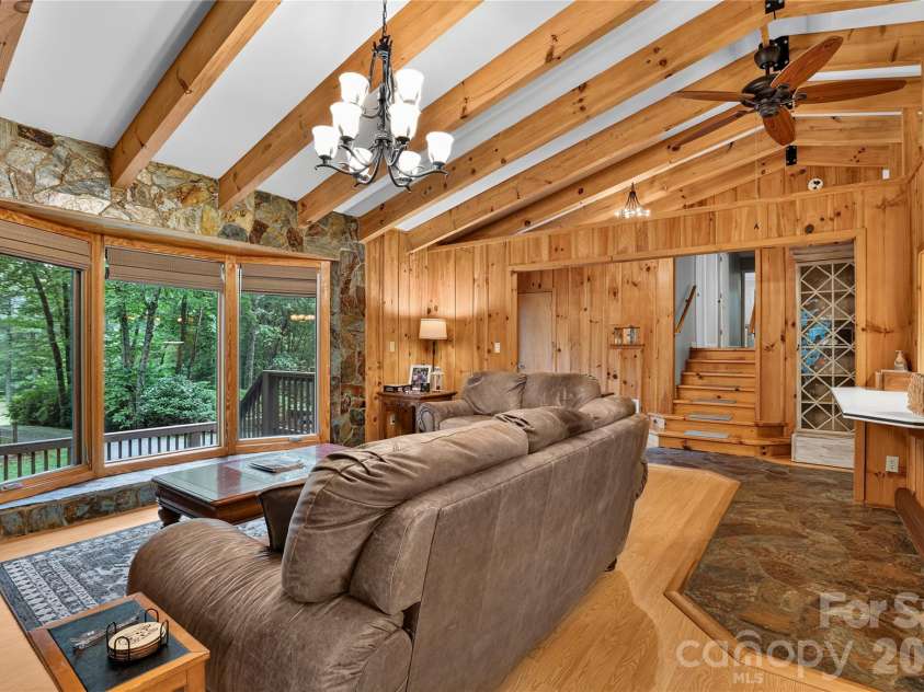 154 Hondah Boulevard, Brevard, NC 28712.  MLS# CAR4401887, YatesRealty ID 35842. 