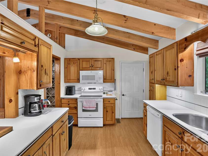 154 Hondah Boulevard, Brevard, NC 28712.  MLS# CAR4401887, YatesRealty ID 35842. 
