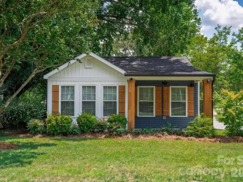 1215 Fourth Avenue, Gastonia, NC 28052.  MLS# CAR4385031, YatesRealty ID 35843. 