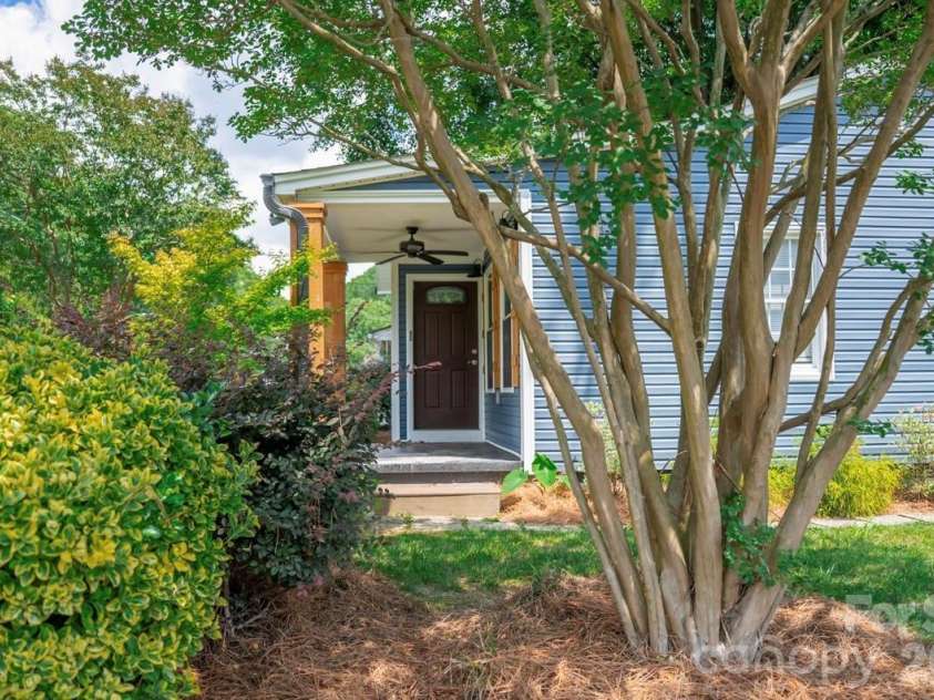 1215 Fourth Avenue, Gastonia, NC 28052.  MLS# CAR4385031, YatesRealty ID 35843. 