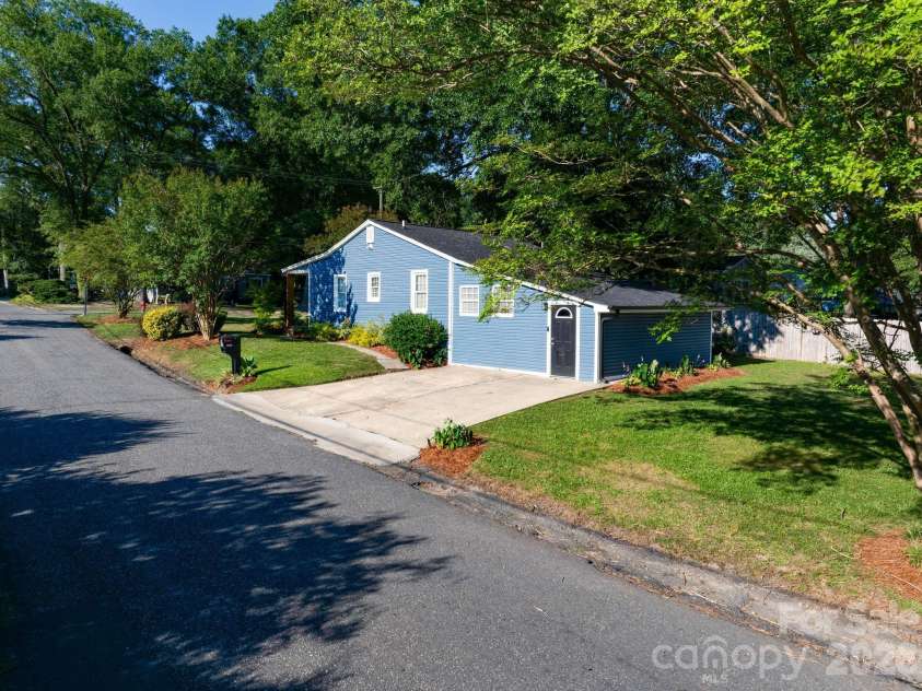 1215 Fourth Avenue, Gastonia, NC 28052.  MLS# CAR4385031, YatesRealty ID 35843. 