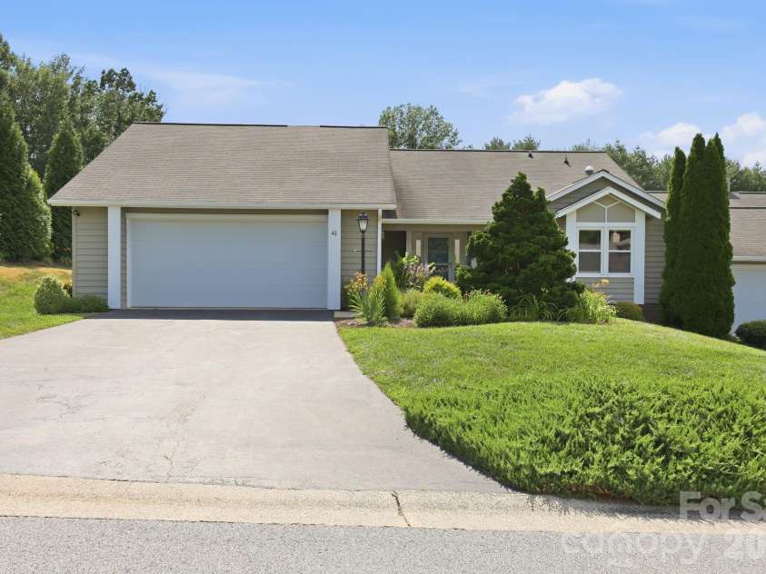 41 Cedarcliff Circle, Asheville, NC 28803.  MLS# CAR4399583, YatesRealty ID 35844. 