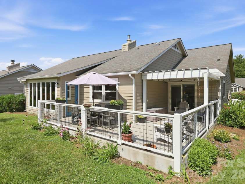 41 Cedarcliff Circle, Asheville, NC 28803.  MLS# CAR4399583, YatesRealty ID 35844. 