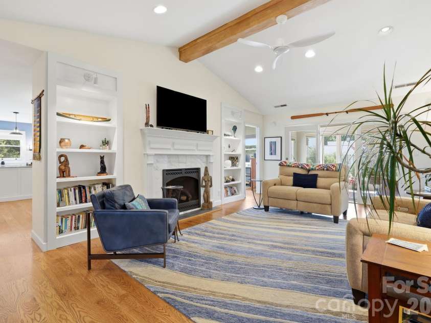 41 Cedarcliff Circle, Asheville, NC 28803.  MLS# CAR4399583, YatesRealty ID 35844. 