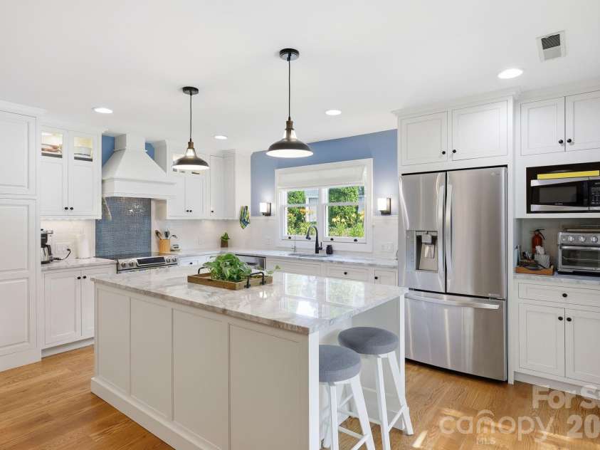 41 Cedarcliff Circle, Asheville, NC 28803.  MLS# CAR4399583, YatesRealty ID 35844. 