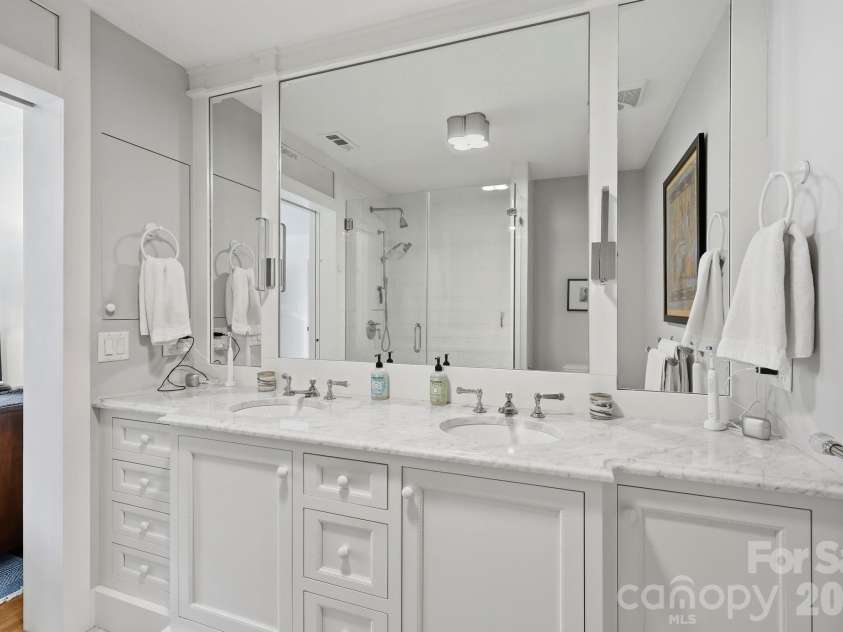 41 Cedarcliff Circle, Asheville, NC 28803.  MLS# CAR4399583, YatesRealty ID 35844. 