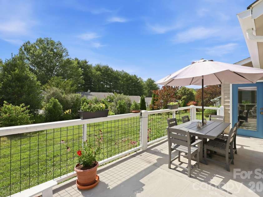 41 Cedarcliff Circle, Asheville, NC 28803.  MLS# CAR4399583, YatesRealty ID 35844. 