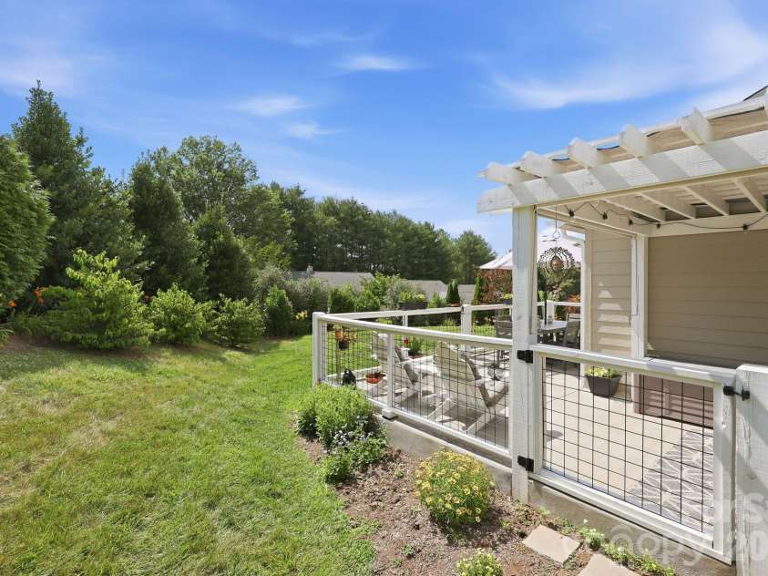 41 Cedarcliff Circle, Asheville, NC 28803.  MLS# CAR4399583, YatesRealty ID 35844. 