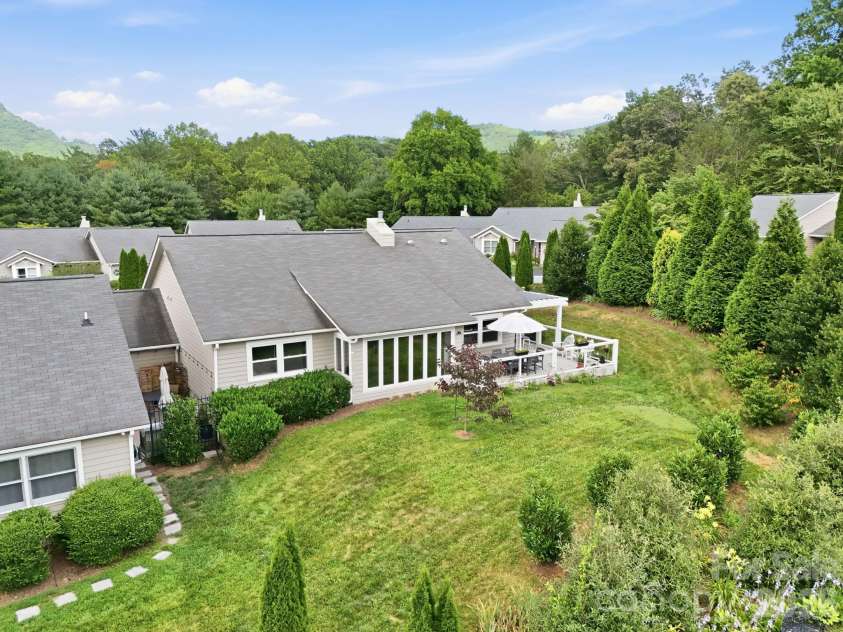 41 Cedarcliff Circle, Asheville, NC 28803.  MLS# CAR4399583, YatesRealty ID 35844. 