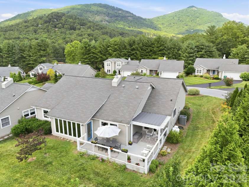 41 Cedarcliff Circle, Asheville, NC 28803.  MLS# CAR4399583, YatesRealty ID 35844. 