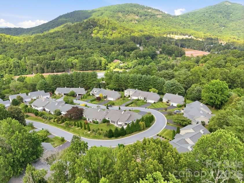 41 Cedarcliff Circle, Asheville, NC 28803.  MLS# CAR4399583, YatesRealty ID 35844. 
