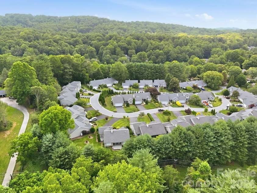41 Cedarcliff Circle, Asheville, NC 28803.  MLS# CAR4399583, YatesRealty ID 35844. 