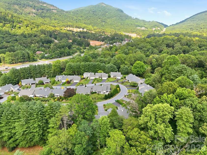 41 Cedarcliff Circle, Asheville, NC 28803.  MLS# CAR4399583, YatesRealty ID 35844. 