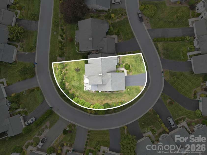 41 Cedarcliff Circle, Asheville, NC 28803.  MLS# CAR4399583, YatesRealty ID 35844. Approximate property lines