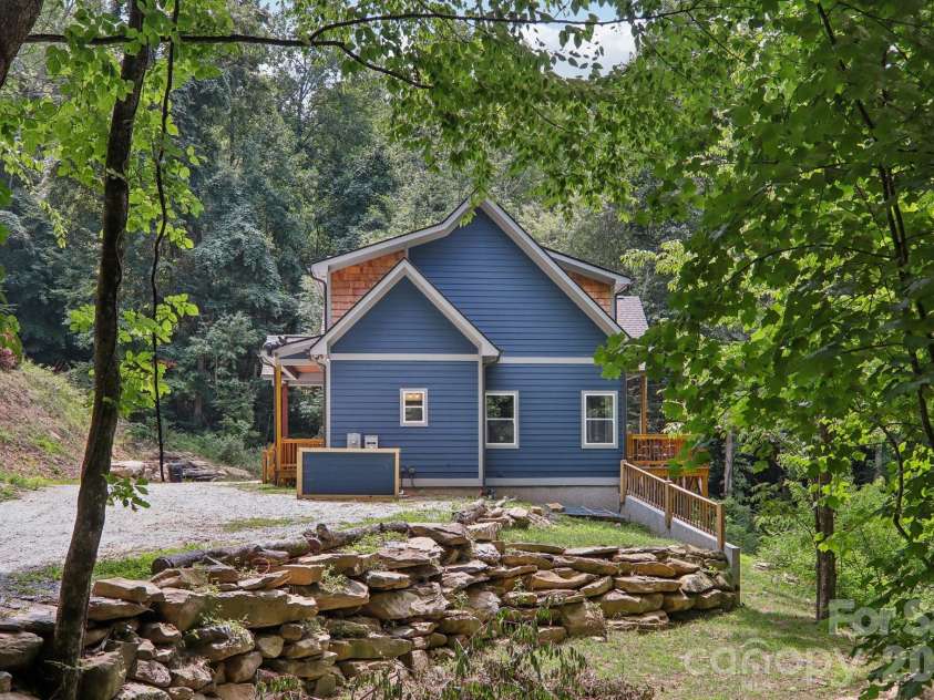 1105 Falls View Drive, Bryson City, NC 28713.  MLS# CAR4387193, YatesRealty ID 35845. 