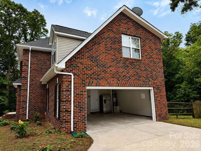 1914 Grigg Lane, Waxhaw, NC 28173.  MLS# CAR4394794, YatesRealty ID 35846. Garage