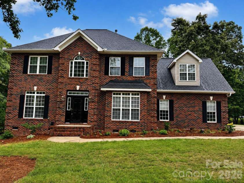 1914 Grigg Lane, Waxhaw, NC 28173.  MLS# CAR4394794, YatesRealty ID 35846. House Front