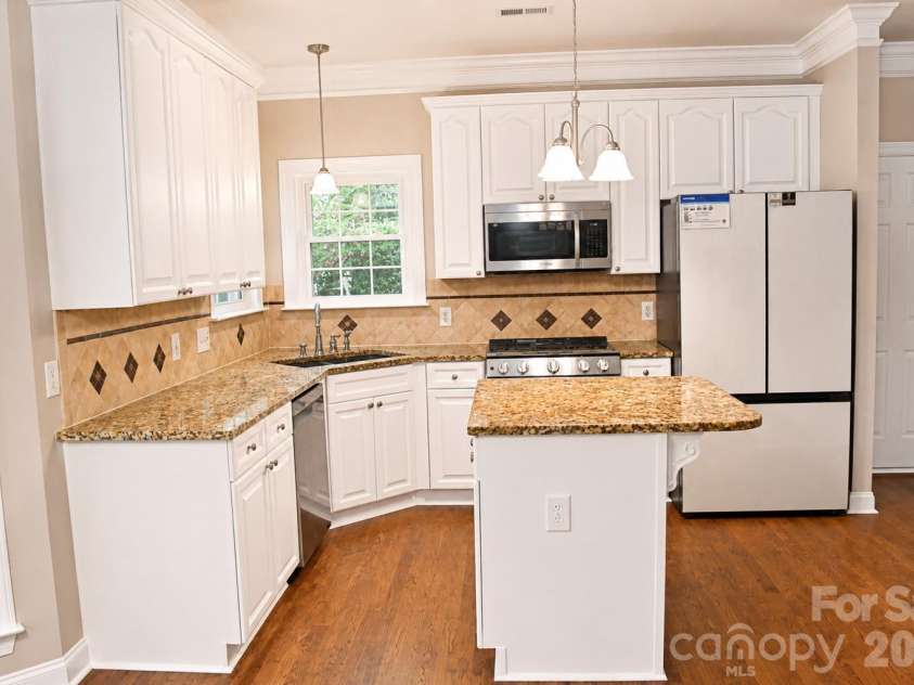 1914 Grigg Lane, Waxhaw, NC 28173.  MLS# CAR4394794, YatesRealty ID 35846. Kitchen