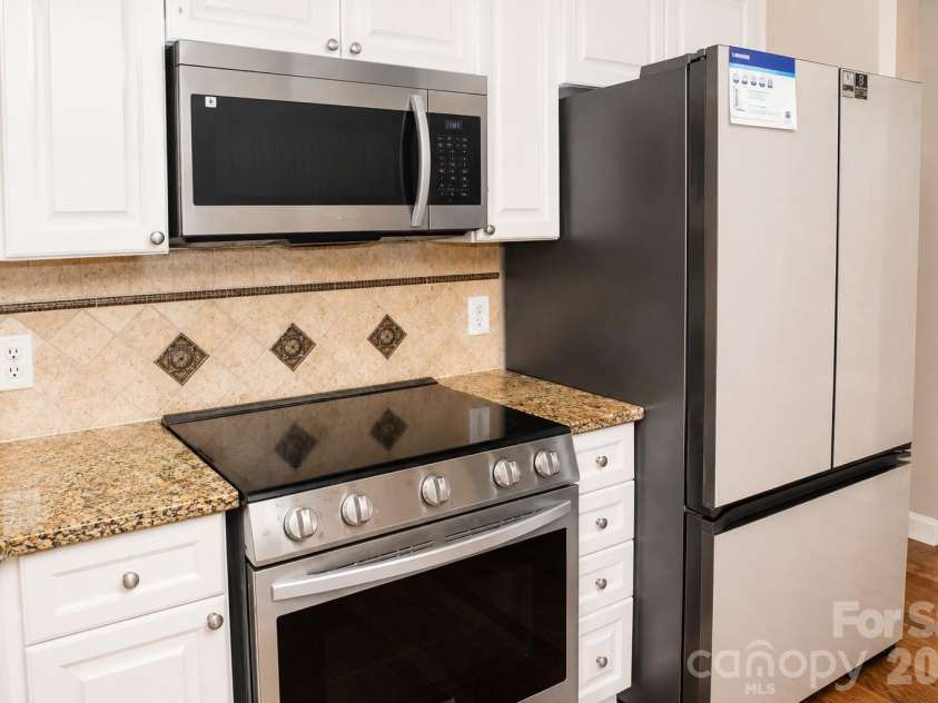 1914 Grigg Lane, Waxhaw, NC 28173.  MLS# CAR4394794, YatesRealty ID 35846. Kitchen