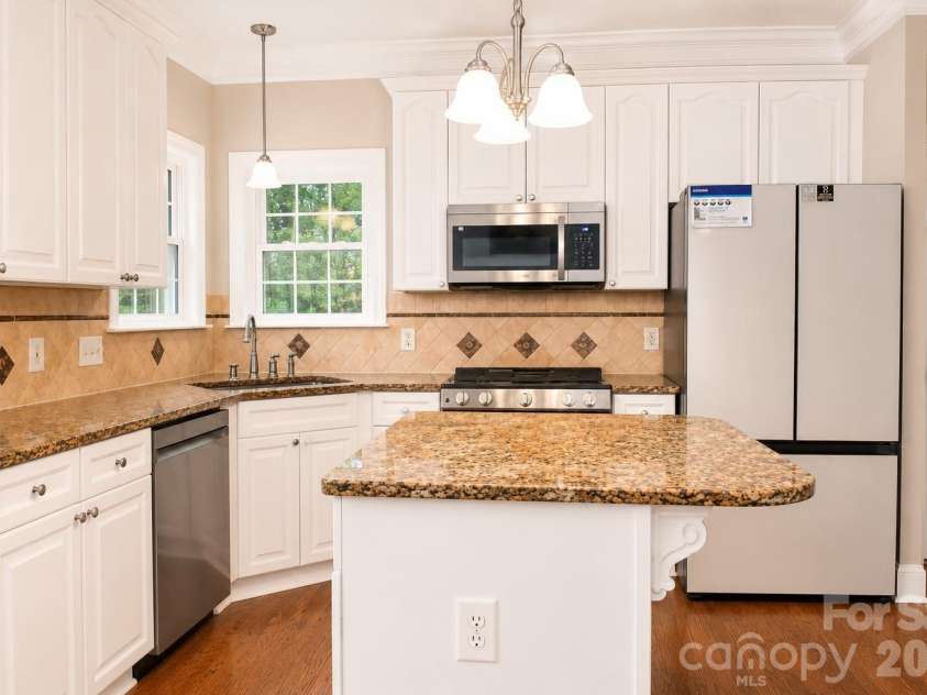 1914 Grigg Lane, Waxhaw, NC 28173.  MLS# CAR4394794, YatesRealty ID 35846. Kitchen