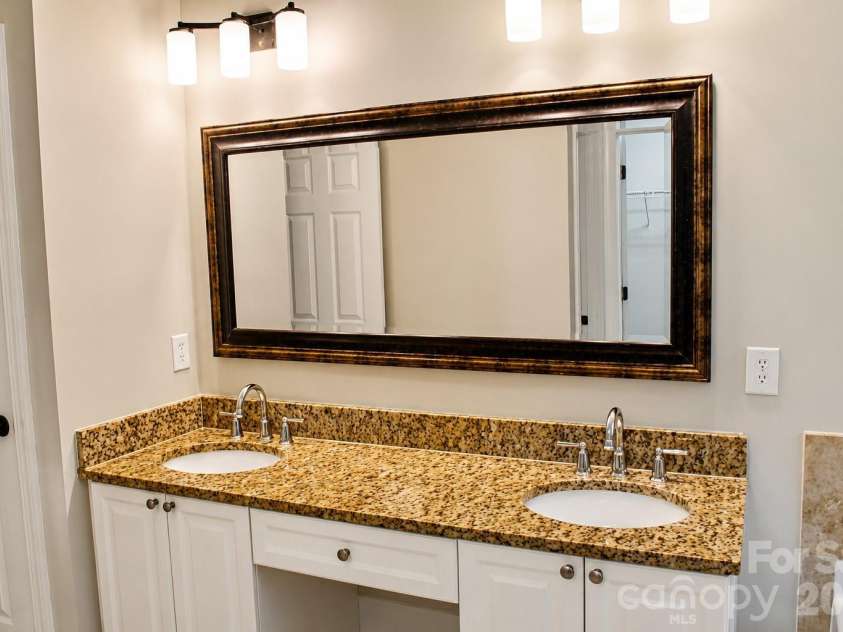 1914 Grigg Lane, Waxhaw, NC 28173.  MLS# CAR4394794, YatesRealty ID 35846. Master Bathroom