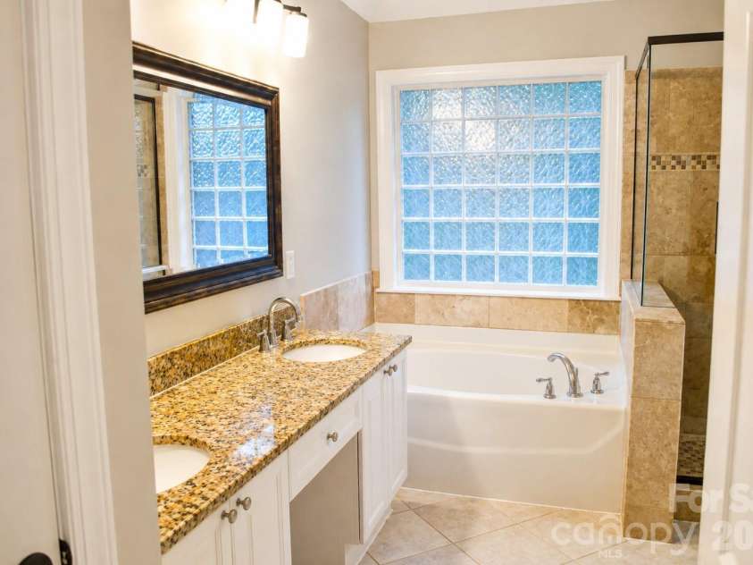 1914 Grigg Lane, Waxhaw, NC 28173.  MLS# CAR4394794, YatesRealty ID 35846. Master Bathroom
