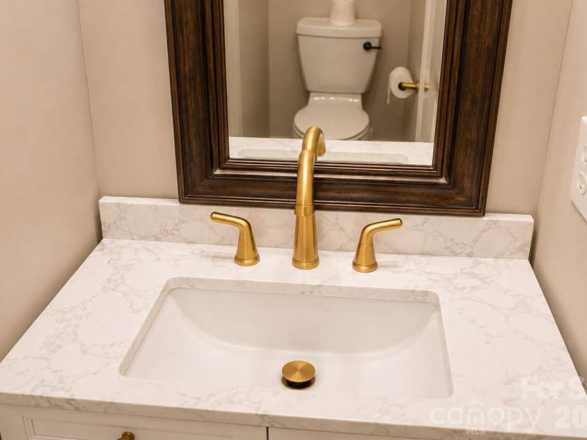 1914 Grigg Lane, Waxhaw, NC 28173.  MLS# CAR4394794, YatesRealty ID 35846. Powder Room