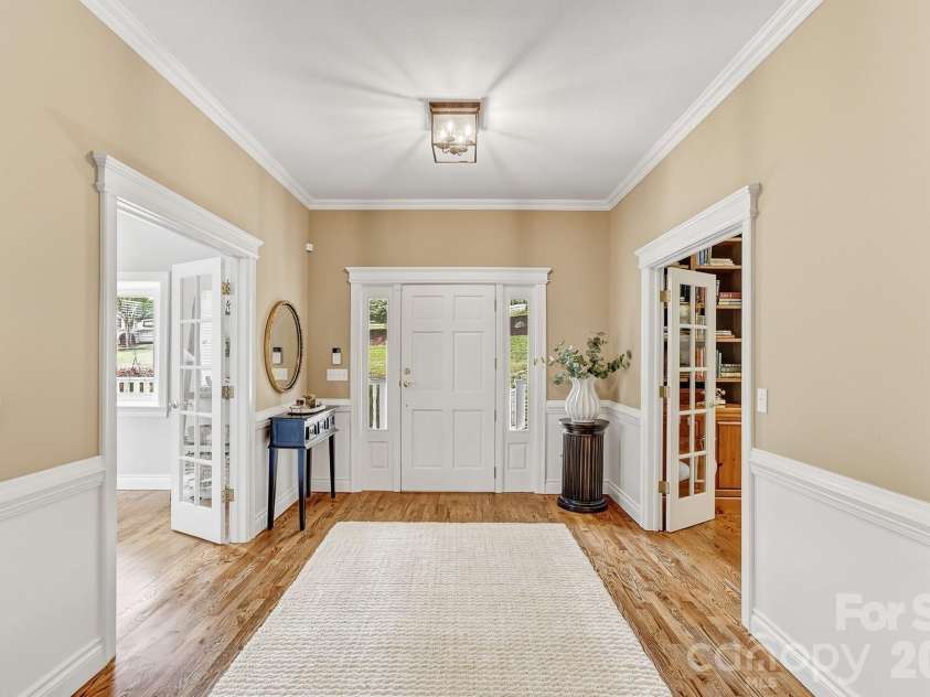 100 Perry Place, Hendersonville, NC 28739.  MLS# CAR4389206, YatesRealty ID 35848. 