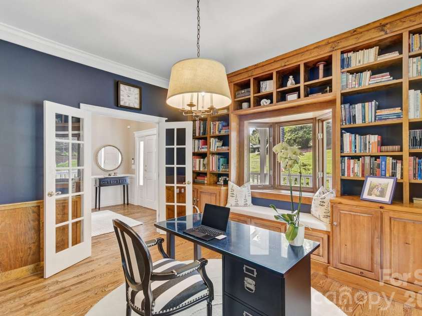 100 Perry Place, Hendersonville, NC 28739.  MLS# CAR4389206, YatesRealty ID 35848. 