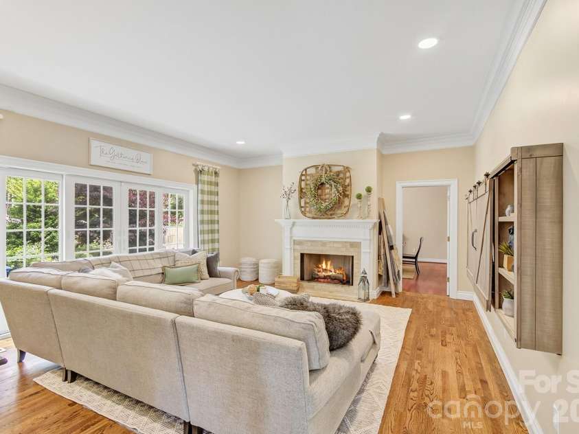 100 Perry Place, Hendersonville, NC 28739.  MLS# CAR4389206, YatesRealty ID 35848. 