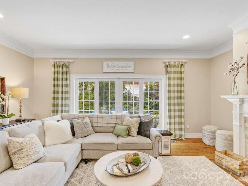100 Perry Place, Hendersonville, NC 28739.  MLS# CAR4389206, YatesRealty ID 35848. 