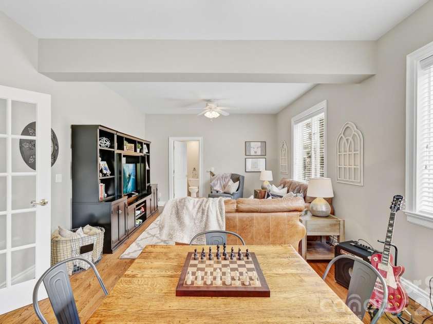 100 Perry Place, Hendersonville, NC 28739.  MLS# CAR4389206, YatesRealty ID 35848. 