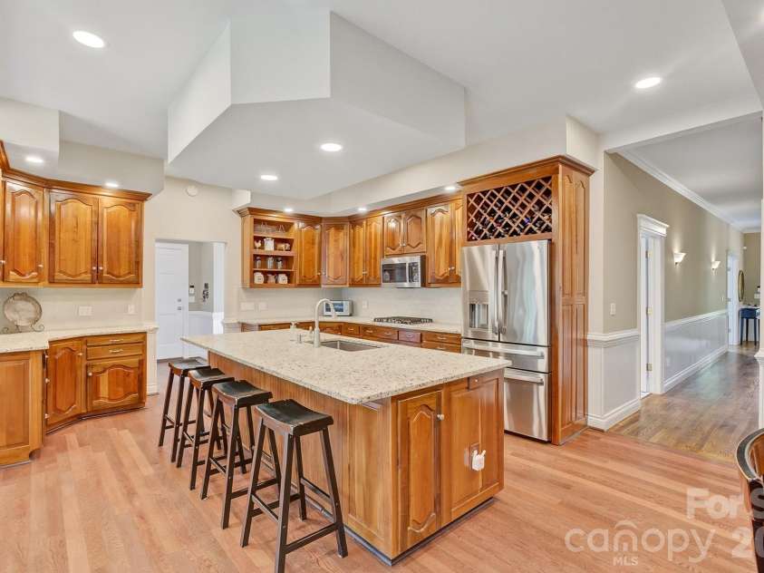 100 Perry Place, Hendersonville, NC 28739.  MLS# CAR4389206, YatesRealty ID 35848. 