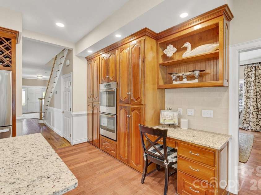 100 Perry Place, Hendersonville, NC 28739.  MLS# CAR4389206, YatesRealty ID 35848. 