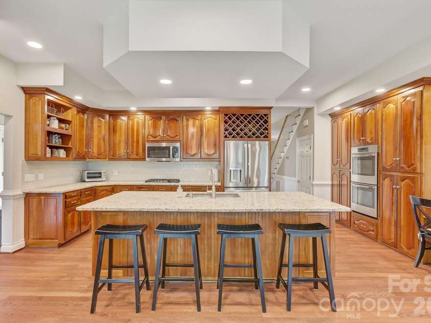 100 Perry Place, Hendersonville, NC 28739.  MLS# CAR4389206, YatesRealty ID 35848. 
