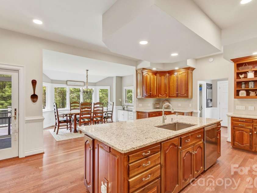 100 Perry Place, Hendersonville, NC 28739.  MLS# CAR4389206, YatesRealty ID 35848. 