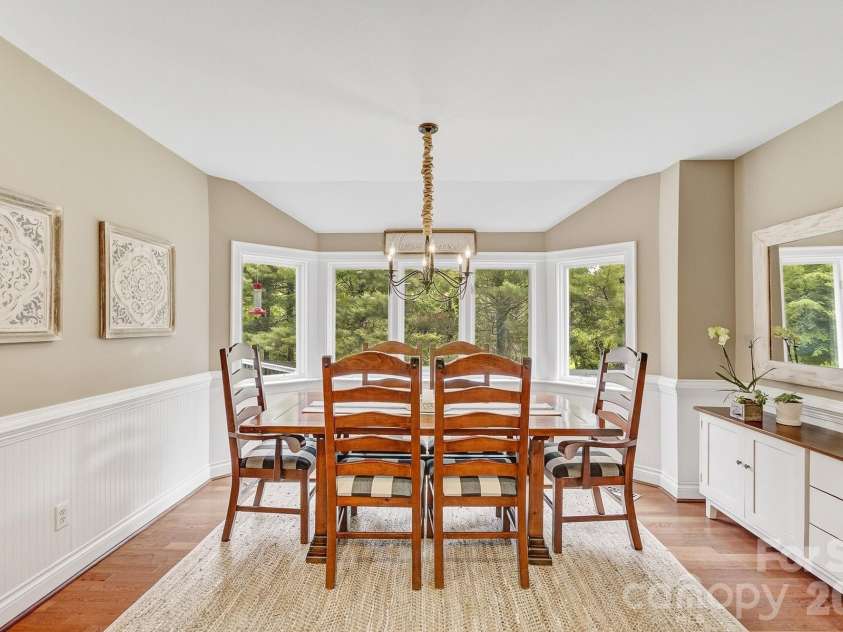 100 Perry Place, Hendersonville, NC 28739.  MLS# CAR4389206, YatesRealty ID 35848. 