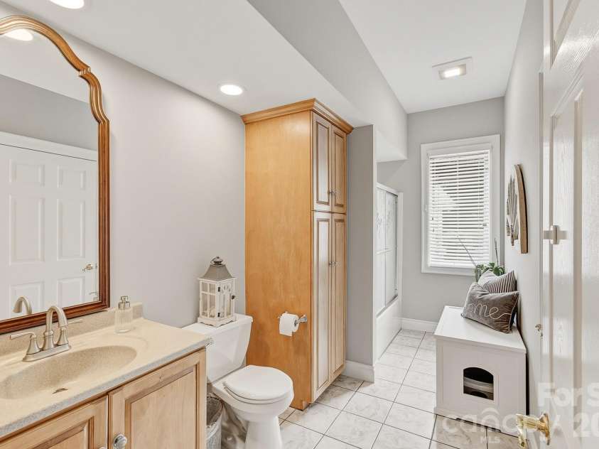 100 Perry Place, Hendersonville, NC 28739.  MLS# CAR4389206, YatesRealty ID 35848. 