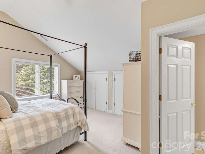 100 Perry Place, Hendersonville, NC 28739.  MLS# CAR4389206, YatesRealty ID 35848. 