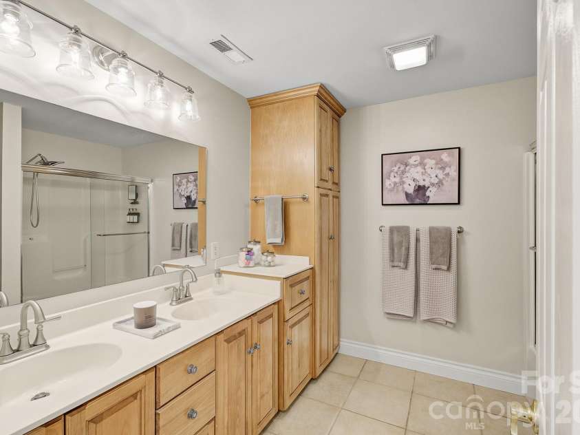 100 Perry Place, Hendersonville, NC 28739.  MLS# CAR4389206, YatesRealty ID 35848. 