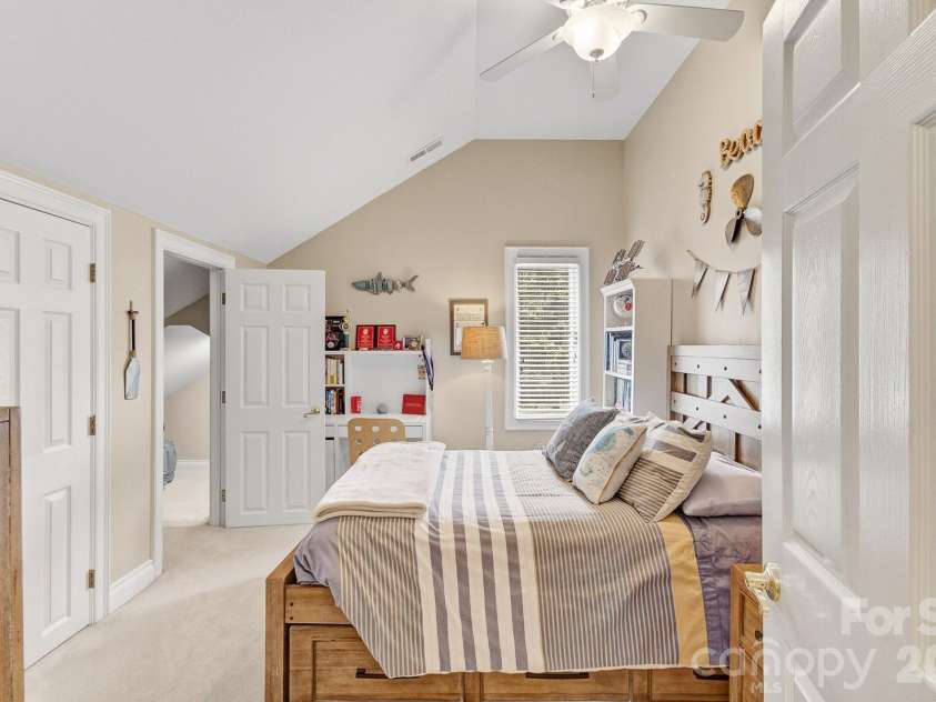 100 Perry Place, Hendersonville, NC 28739.  MLS# CAR4389206, YatesRealty ID 35848. 