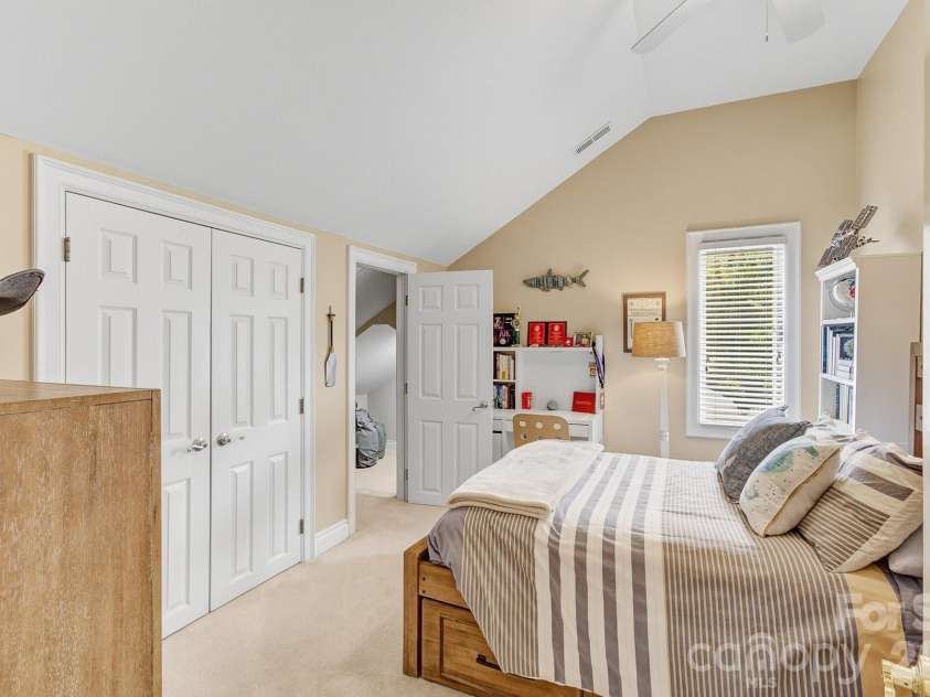 100 Perry Place, Hendersonville, NC 28739.  MLS# CAR4389206, YatesRealty ID 35848. 